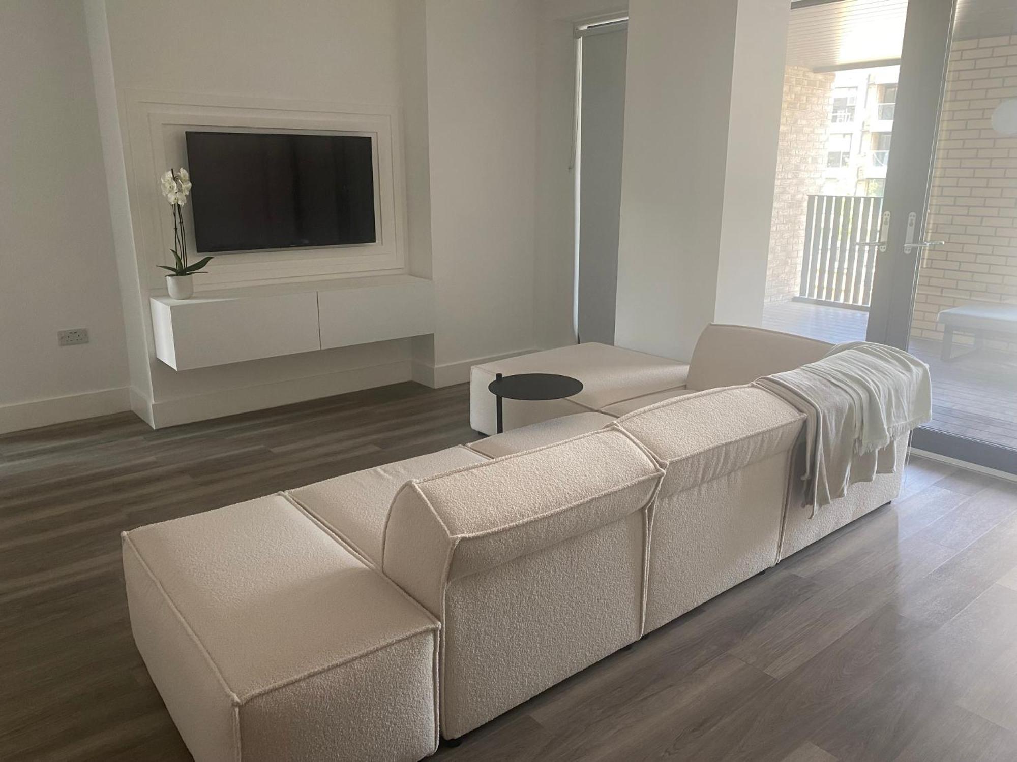 Luxury With Large Terrace Apartment *